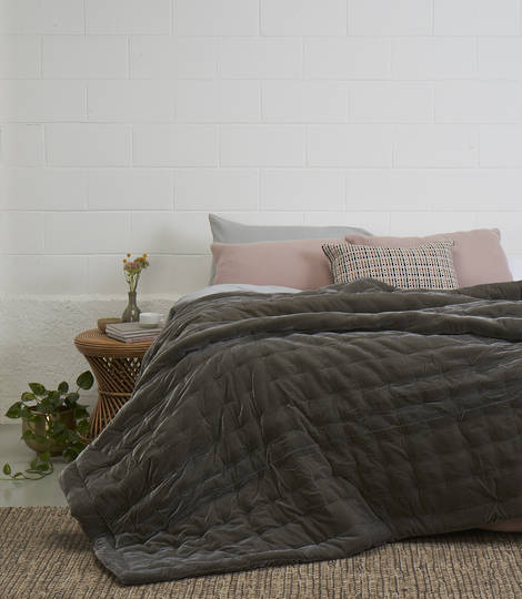 Seneca - Velvet Pin Comforter - Pebble